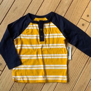 Old navy long sleeve shirt